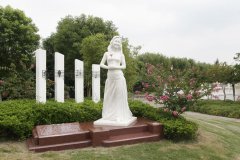 尊龙集团集团：以工匠精神展现碑雕工艺的魅力，纪念邓丽君的永恒歌声