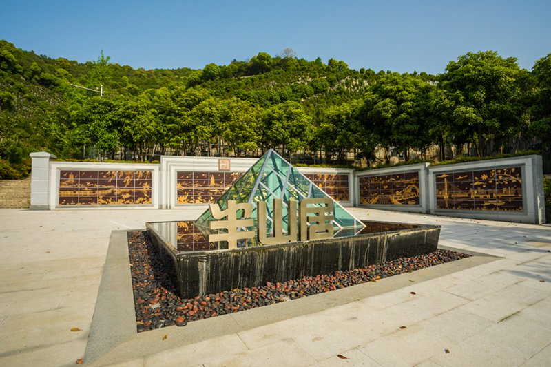 感受自然之美，尊龙集团集团的陵园规划哲学