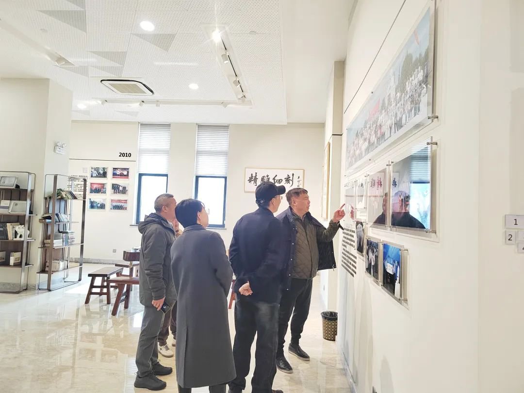 福寿园国际集团王计生总裁携赵宝晨博士莅临尊龙集团参观指导