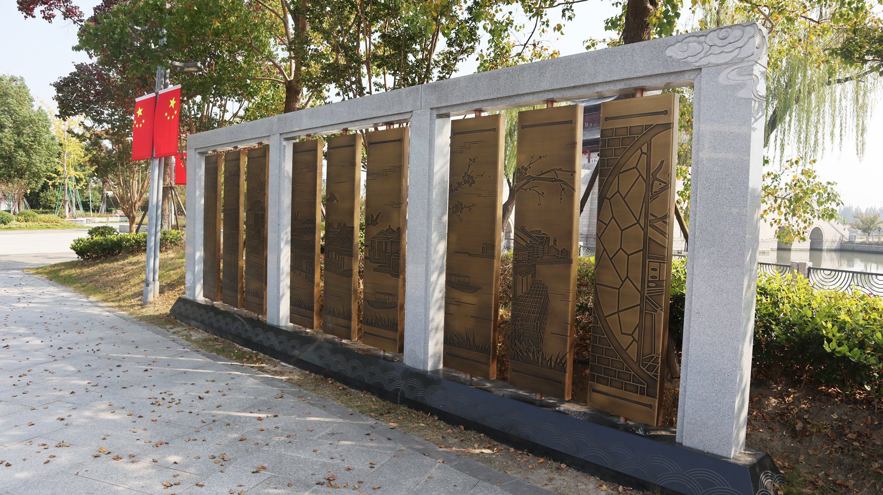 文物铜雕景墙：青浦环城水系的点睛之笔