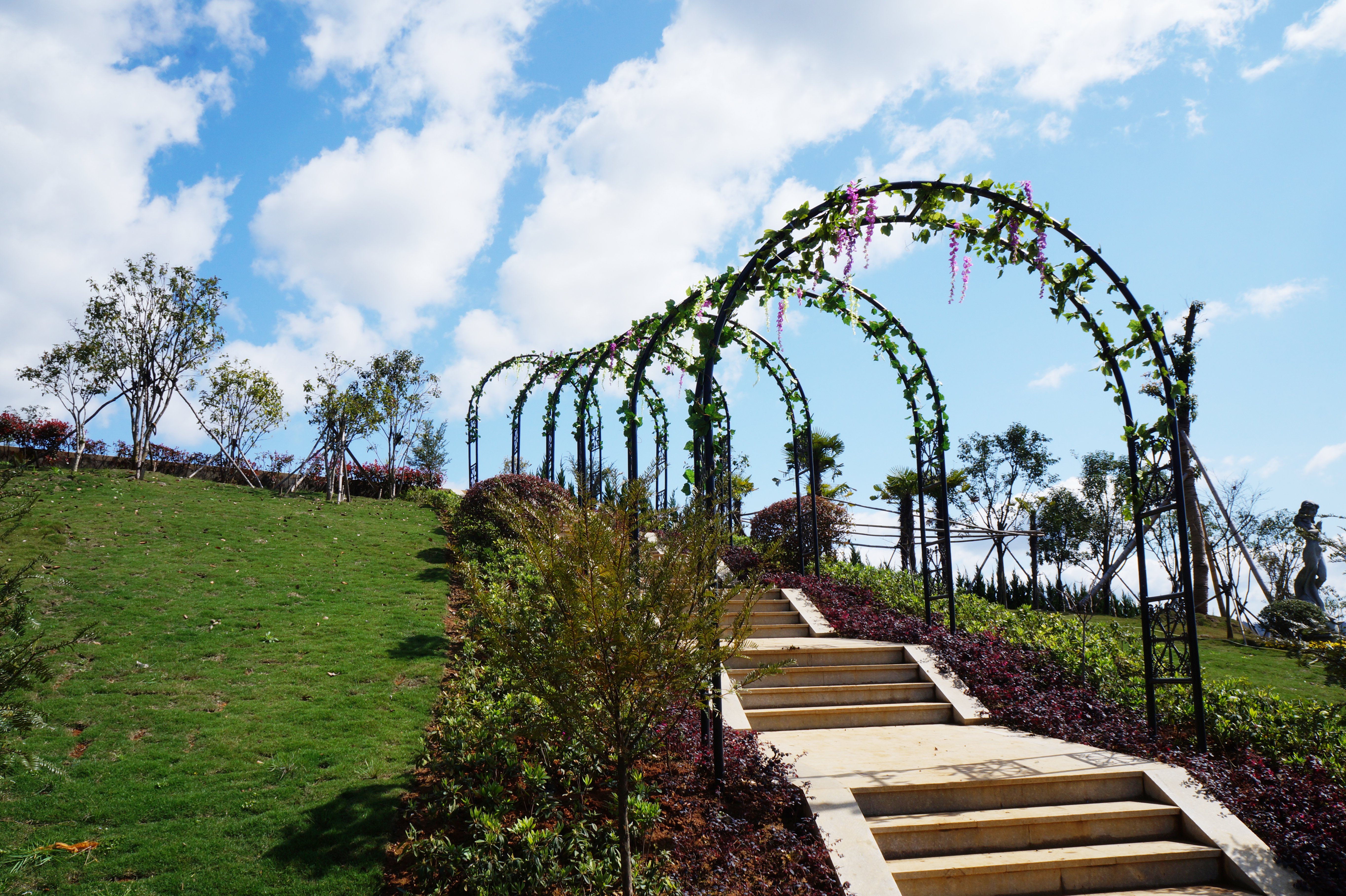 老旧公墓如何改造：以文化为魂，融入现代城市