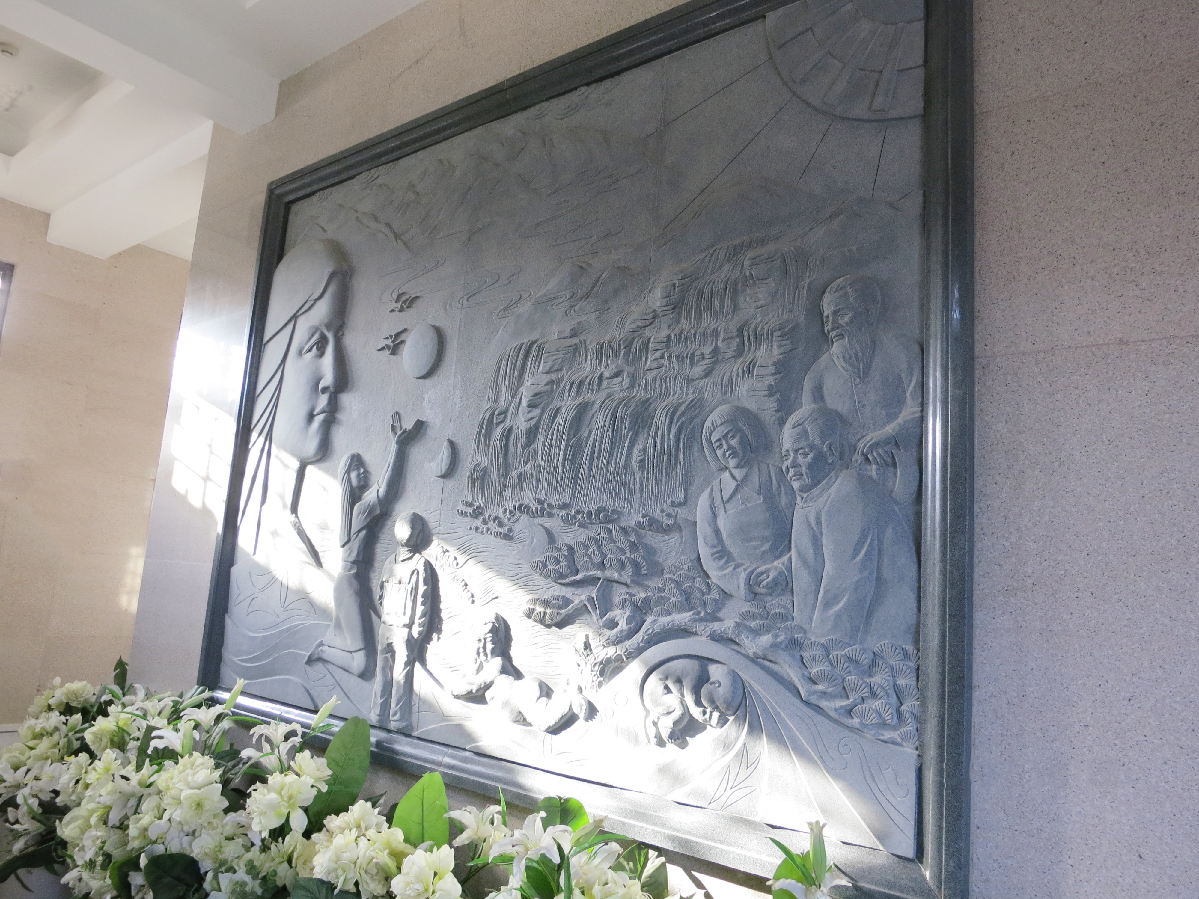 石上轮回：浮雕中的时间诗学