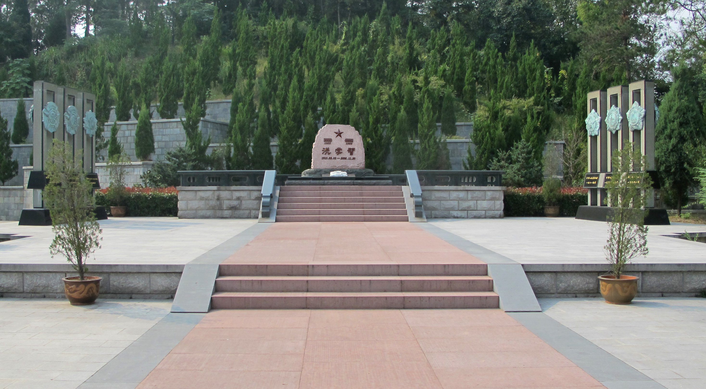 石上春秋：碑雕艺术中的生命叙事与民族记忆