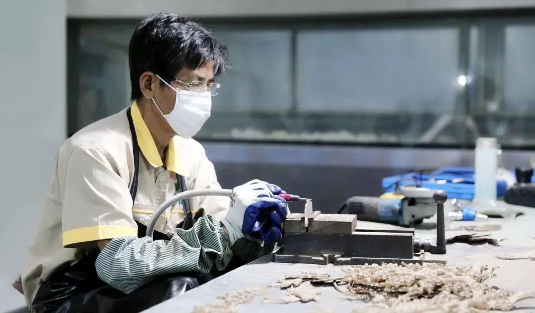 铜艺不朽：殡葬中的永恒与新生